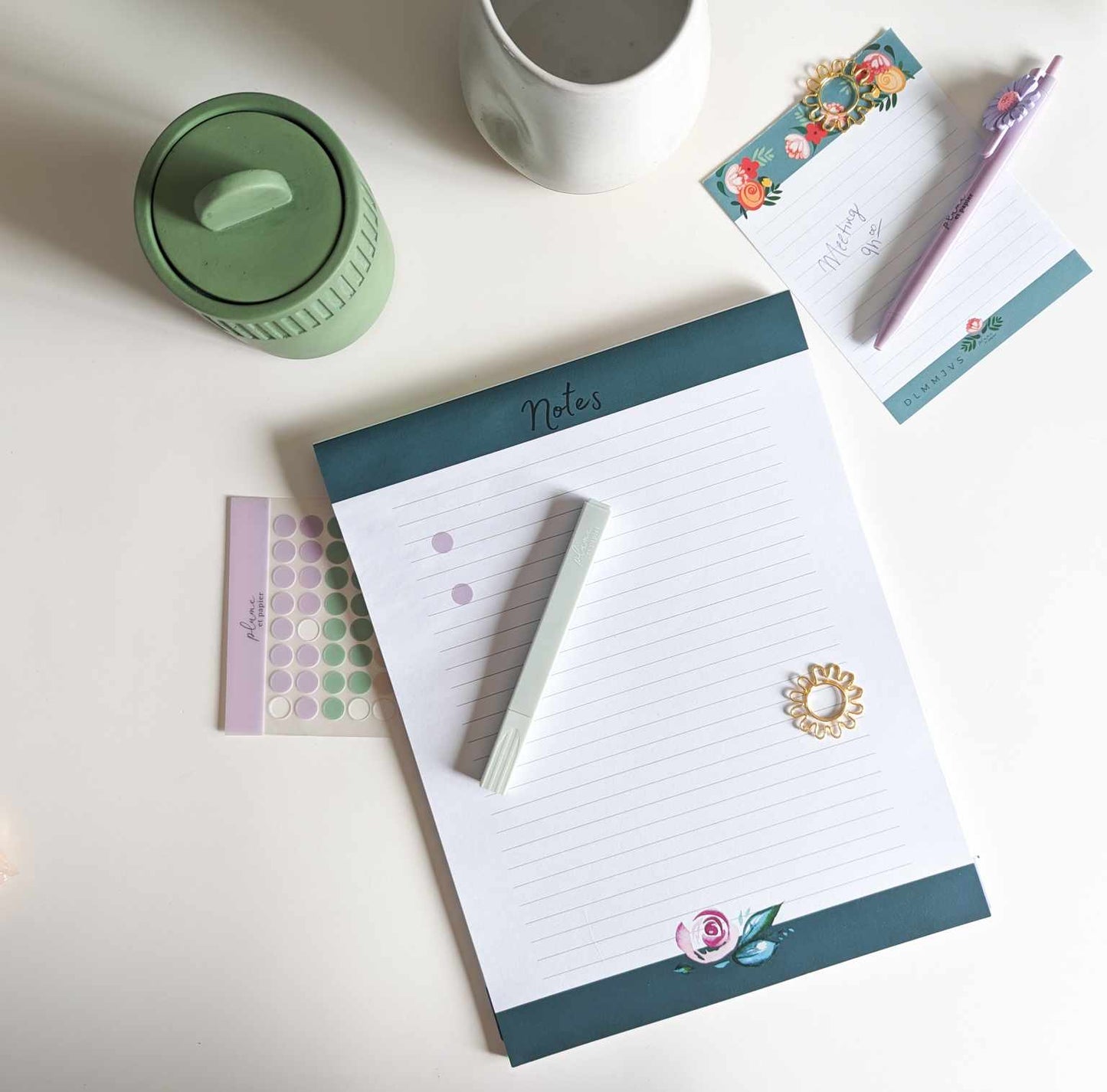 Tablette de notes aux feuilles variées